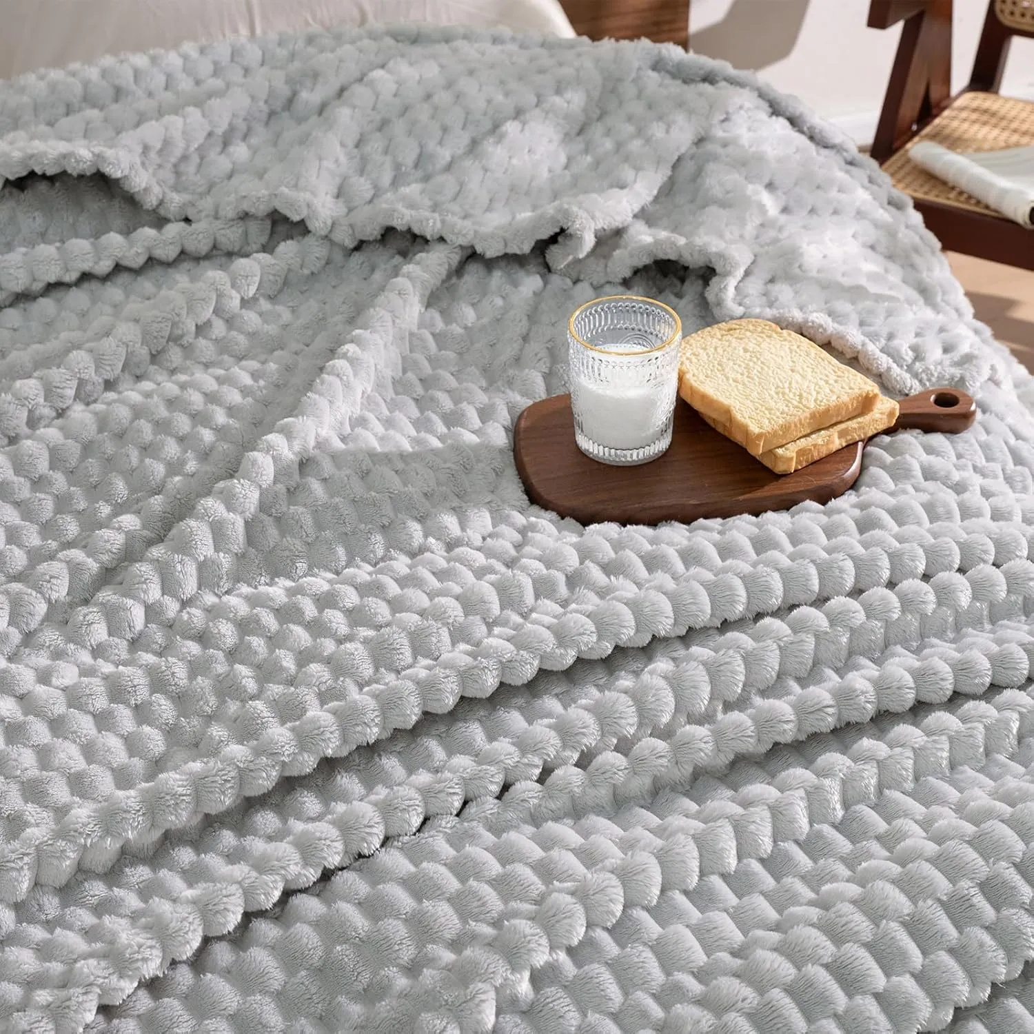David's Home Ultra Soft Fleece Blanket Twin Size, Warm Lightweight 3D Jacquard Flannel Blanket for Fall Winter, Fluffy Cozy Luxury Plush Suitable for Bed Room Decor,66"x90", Light Grey
