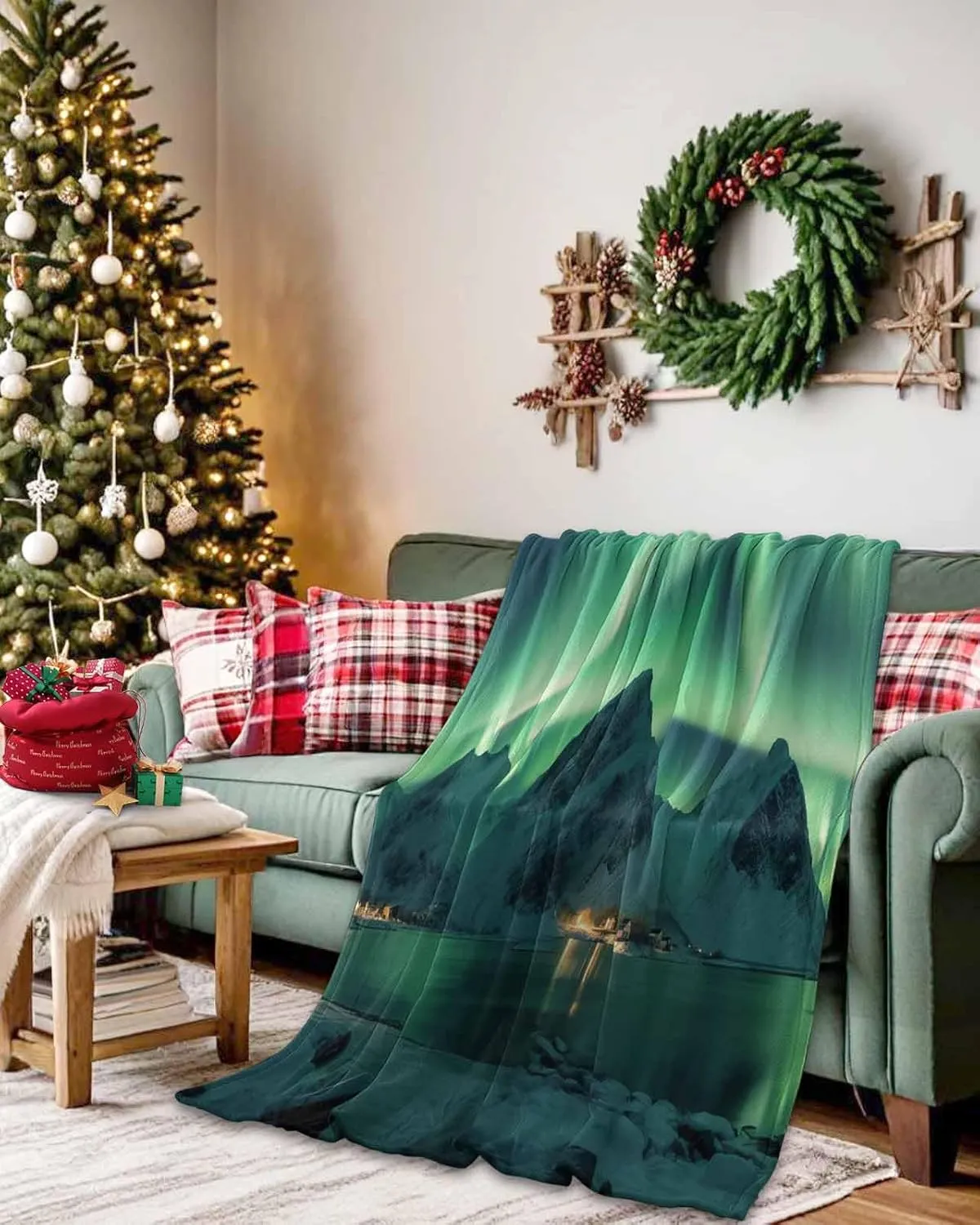 Fleece Throw Blanket, Winter Polar Ice Islands Ocean Scenery Green Lightweight Warm Cozy Soft Flannel Blankets for Couch Bed Sofa Camping for All Seasons, 30"x40"