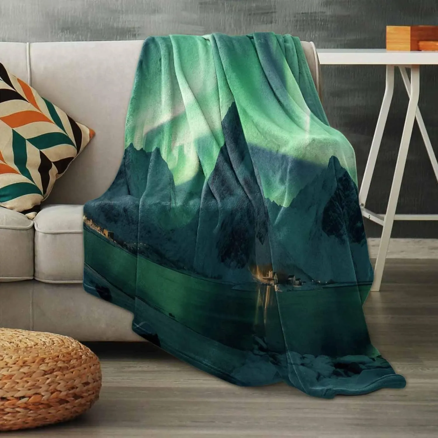 Fleece Throw Blanket, Winter Polar Ice Islands Ocean Scenery Green Lightweight Warm Cozy Soft Flannel Blankets for Couch Bed Sofa Camping for All Seasons, 30"x40"
