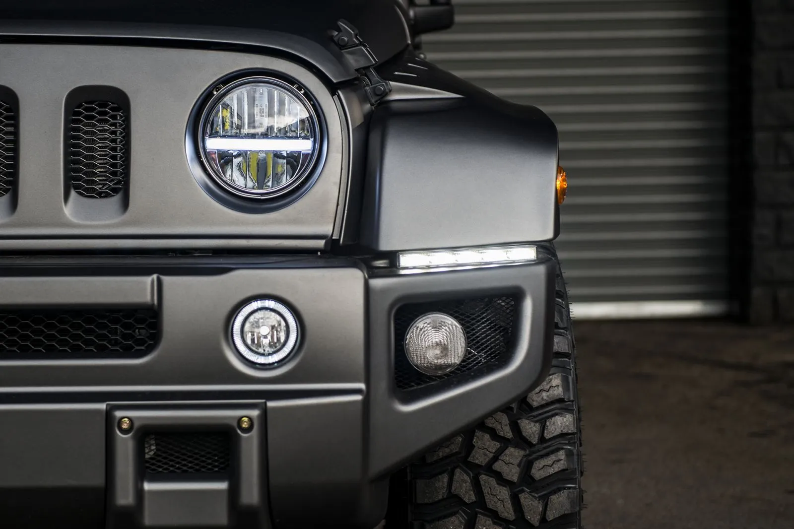 JEEP WRANGLER JK (2007-2018) LED HEADLIGHTS WITH CENTRAL DRLS
