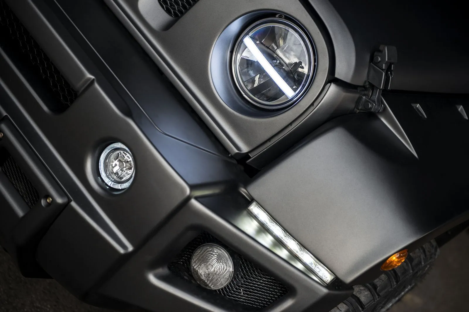 JEEP WRANGLER JK (2007-2018) LED HEADLIGHTS WITH CENTRAL DRLS