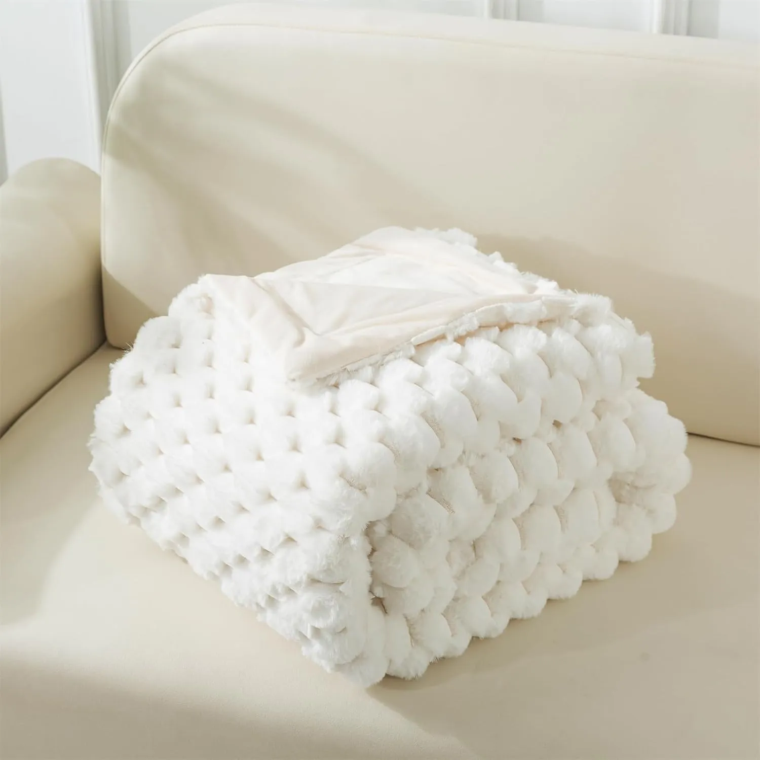 Wajade Plush Faux Rabbit Fur Throw Blanket, Soft Diamond Pattern Jacquard Double-Layered Fluffy Fleece Blanket for All Seasons Cozy Decorative Blanket for Couch Bed Sofa, 50 x 60 inches, Ivory White